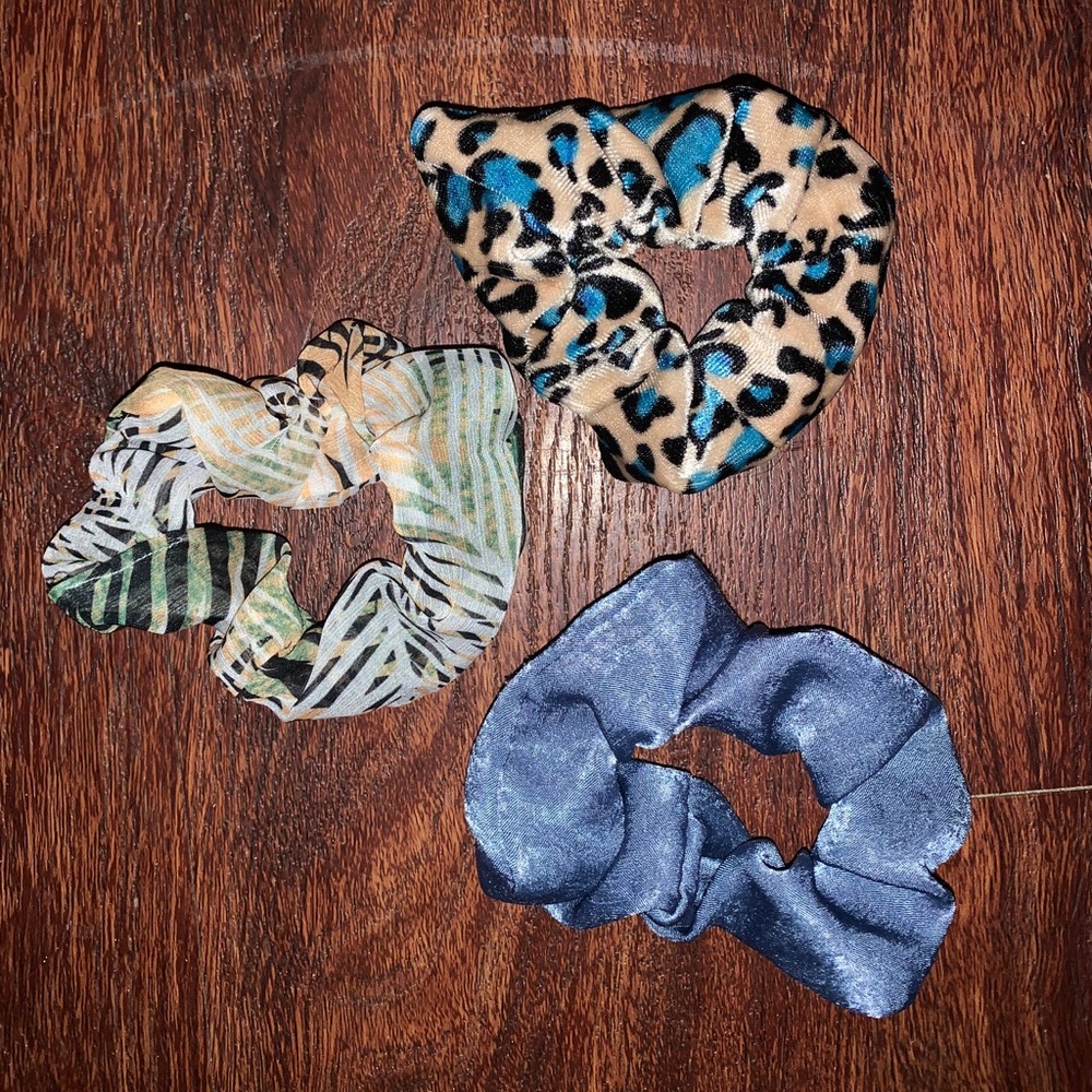 Scrunchie bundle!!